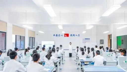 麗水某校生物制藥專(zhuān)業(yè)群招生 培養(yǎng)未來(lái)醫(yī)藥行業(yè)精英